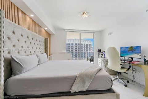 Купить кондоминиум в Майами, Флорида 2 спальни, 114.18м2, № 1860723 - фото 11