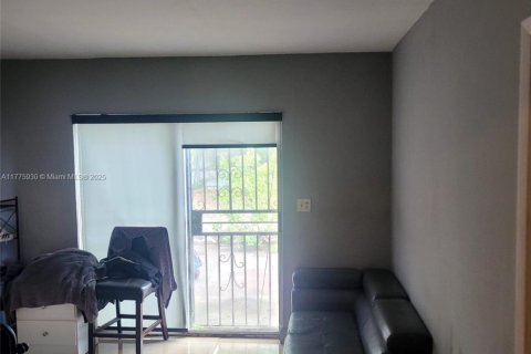 House in North Miami, Florida 5 bedrooms, 213.68 sq.m. № 1695786 - photo 11