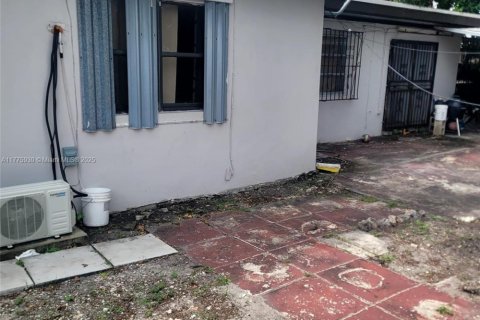 House in North Miami, Florida 5 bedrooms, 213.68 sq.m. № 1695786 - photo 14