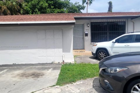 House in North Miami, Florida 5 bedrooms, 213.68 sq.m. № 1695786 - photo 3