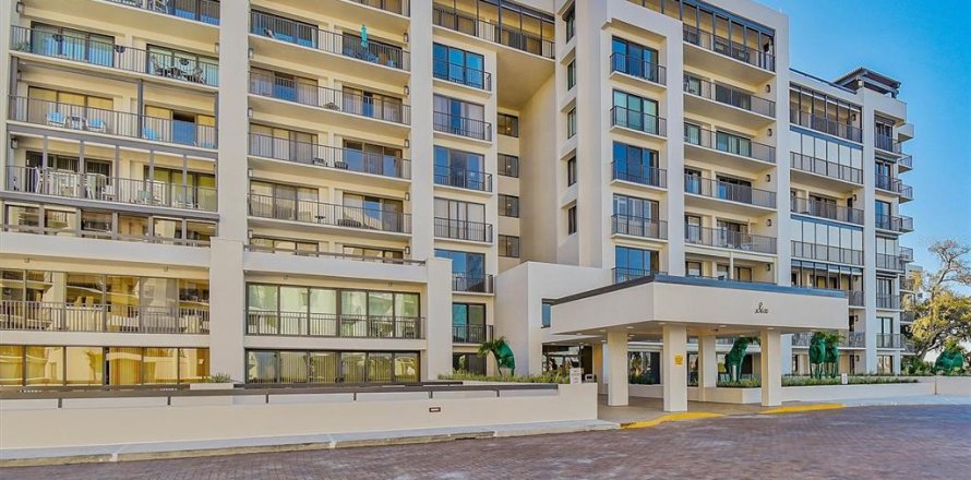 Condominio en Belleair, Florida, 2 dormitorios  № 2229085