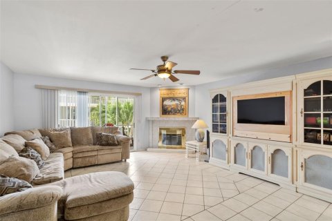 Adosado en venta en Tierra Verde, Florida, 2 dormitorios, 153.29 m2 № 1912206 - foto 10