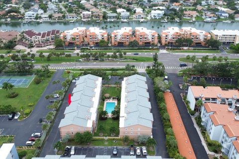 Adosado en venta en Tierra Verde, Florida, 2 dormitorios, 153.29 m2 № 1912206 - foto 1