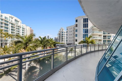 Condo in Aventura, Florida, 4 bedrooms  № 2027243 - photo 11