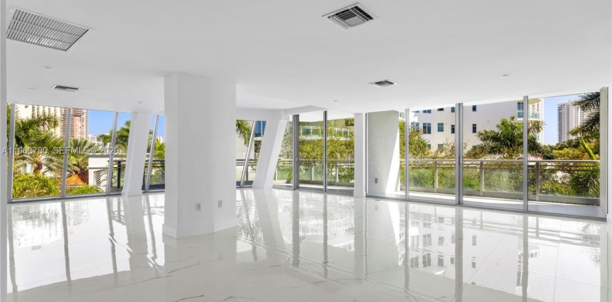 Condo in Aventura, Florida, 4 bedrooms  № 2027243