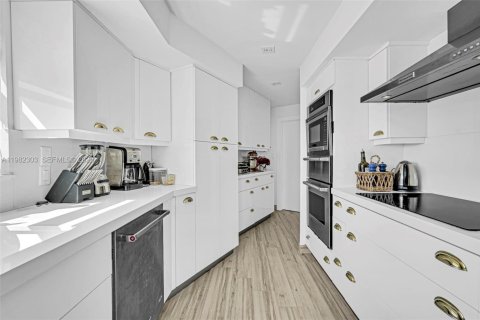 Copropriété à vendre à Miami Beach, Floride: 2 chambres, 163.23 m2 № 2047161 - photo 21