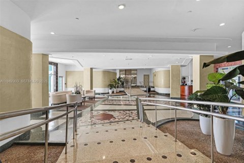 Copropriété à vendre à Miami Beach, Floride: 2 chambres, 163.23 m2 № 2047161 - photo 24