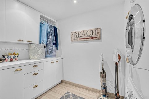 Copropriété à vendre à Miami Beach, Floride: 2 chambres, 163.23 m2 № 2047161 - photo 23