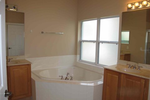Casa en alquiler en Orlando, Florida, 4 dormitorios, 277.87 m2 № 1831159 - foto 14