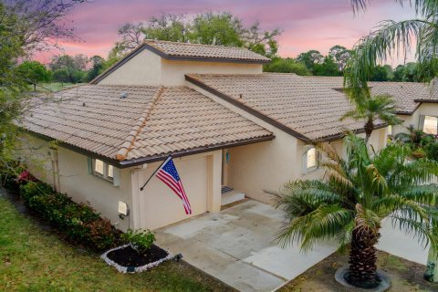 Condominio en Palm City, Florida, 2 dormitorios  № 2078270