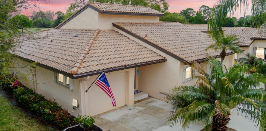 Condominio en Palm City, Florida, 2 dormitorios  № 2078270