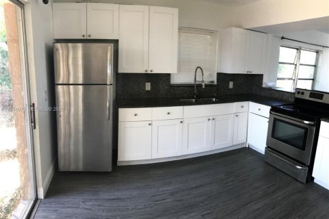 Townhouse in Dania Beach, Florida 2 bedrooms № 2252954 - photo 6