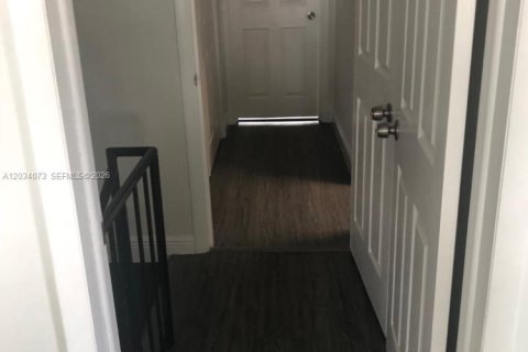 Townhouse in Dania Beach, Florida 2 bedrooms № 2252954 - photo 10