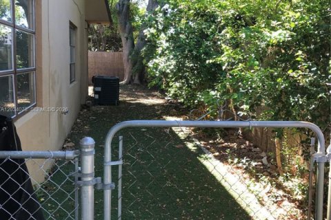 Townhouse in Dania Beach, Florida 2 bedrooms № 2252954 - photo 18