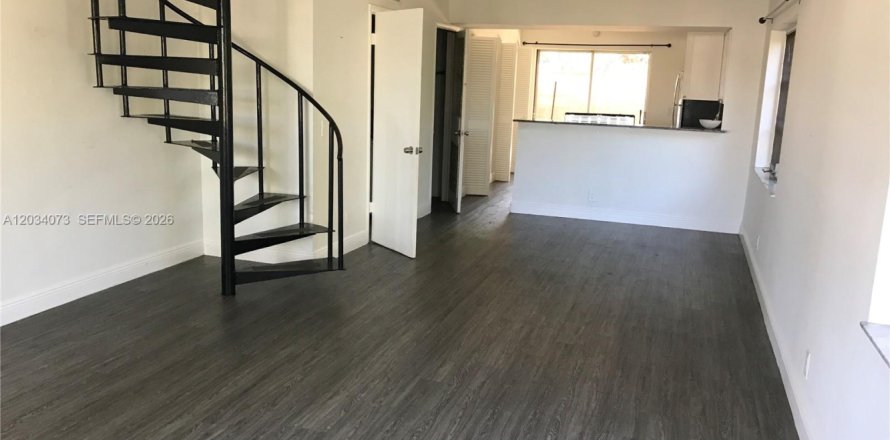 Townhouse in Dania Beach, Florida 2 bedrooms № 2252954