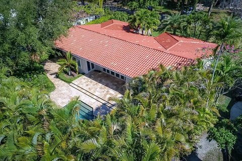 Снять в аренду виллу или дом в Корал-Гейблс, Флорида 3 спальни, 204.2м2, № 1963589 - фото 9