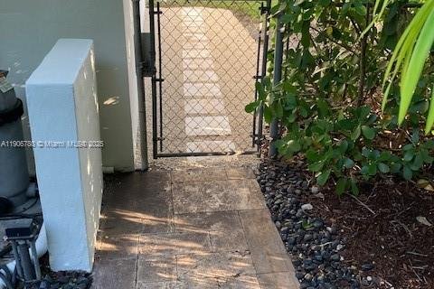 Снять в аренду виллу или дом в Корал-Гейблс, Флорида 3 спальни, 204.2м2, № 1963589 - фото 26