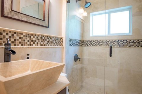 Снять в аренду виллу или дом в Корал-Гейблс, Флорида 3 спальни, 204.2м2, № 1963589 - фото 25