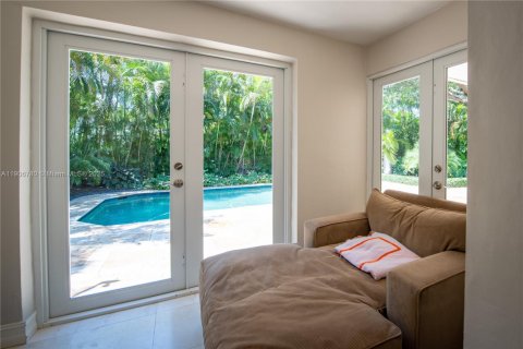 Снять в аренду виллу или дом в Корал-Гейблс, Флорида 3 спальни, 204.2м2, № 1963589 - фото 21