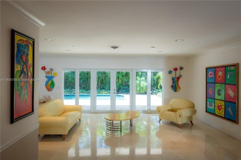 Снять в аренду виллу или дом в Корал-Гейблс, Флорида 3 спальни, 204.2м2, № 1963589 - фото 14