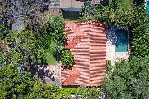 Снять в аренду виллу или дом в Корал-Гейблс, Флорида 3 спальни, 204.2м2, № 1963589 - фото 8