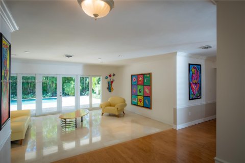 Снять в аренду виллу или дом в Корал-Гейблс, Флорида 3 спальни, 204.2м2, № 1963589 - фото 16