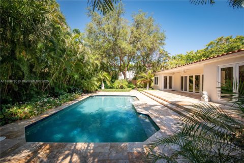 Снять в аренду виллу или дом в Корал-Гейблс, Флорида 3 спальни, 204.2м2, № 1963589 - фото 6