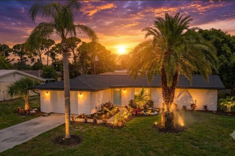 House in Venice, Florida 2 bedrooms, 103.68 sq.m. № 2238862