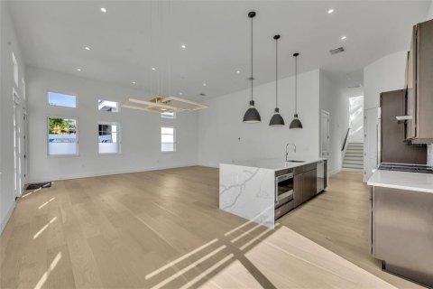 Adosado en venta en Winter Park, Florida, 3 dormitorios, 220.36 m2 № 1902560 - foto 7