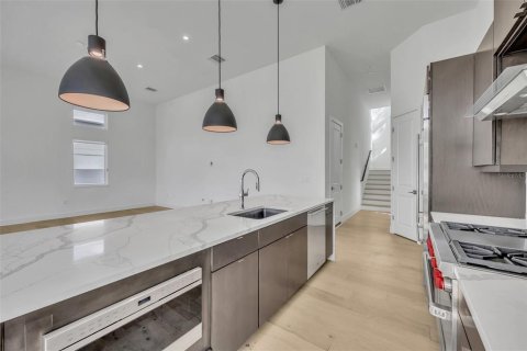 Adosado en venta en Winter Park, Florida, 3 dormitorios, 220.36 m2 № 1902560 - foto 8