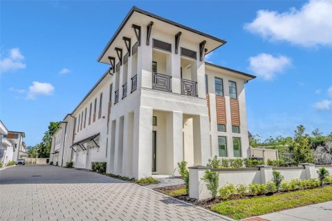 Adosado en venta en Winter Park, Florida, 3 dormitorios, 220.36 m2 № 1902560 - foto 1