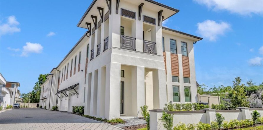 Adosado en Winter Park, Florida 3 dormitorios, 220.36 m2 № 1902560
