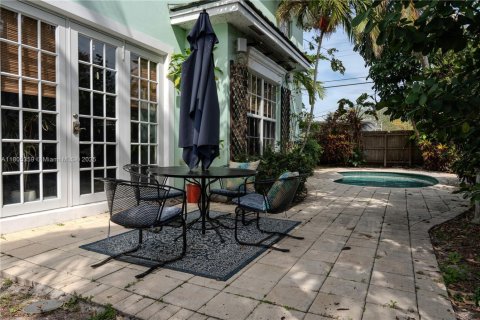 House in Fort Lauderdale, Florida 4 bedrooms, 239.69 sq.m. № 1864268 - photo 9