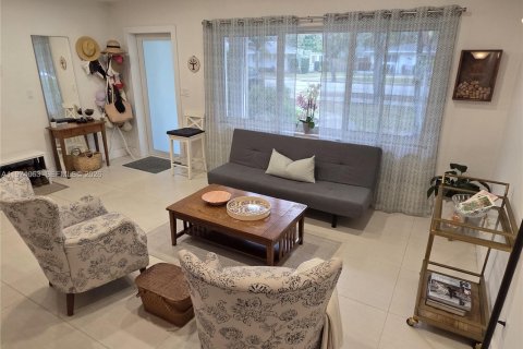 House in Pinecrest, Florida 3 bedrooms, 151.06 sq.m. № 2033639 - photo 7