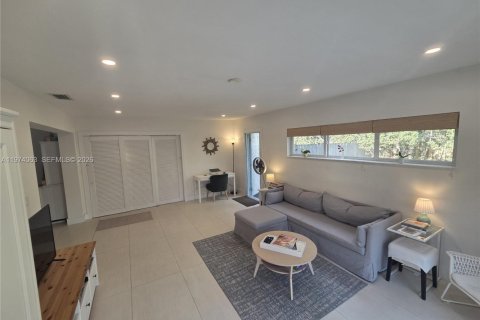 House in Pinecrest, Florida 3 bedrooms, 151.06 sq.m. № 2033639 - photo 18