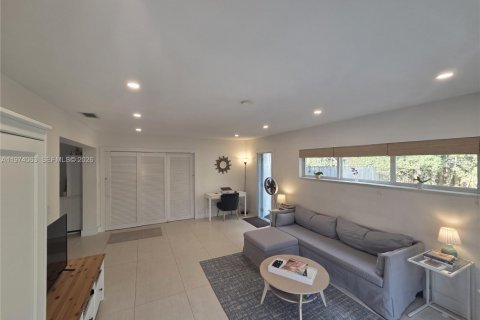 House in Pinecrest, Florida 3 bedrooms, 151.06 sq.m. № 2033639 - photo 19