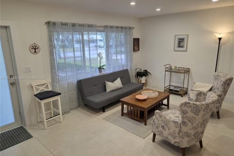 House in Pinecrest, Florida 3 bedrooms, 151.06 sq.m. № 2033639