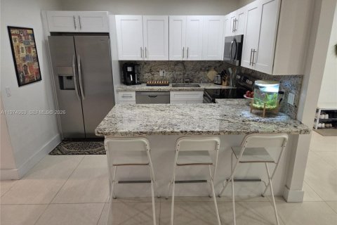 House in Pinecrest, Florida 3 bedrooms, 151.06 sq.m. № 2033639 - photo 15