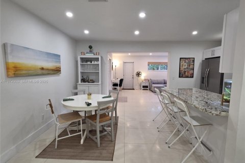 House in Pinecrest, Florida 3 bedrooms, 151.06 sq.m. № 2033639 - photo 6