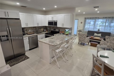 House in Pinecrest, Florida 3 bedrooms, 151.06 sq.m. № 2033639 - photo 13