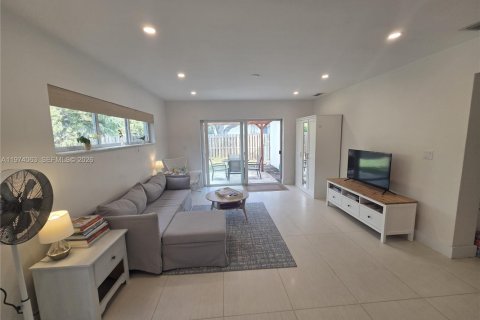 House in Pinecrest, Florida 3 bedrooms, 151.06 sq.m. № 2033639 - photo 17