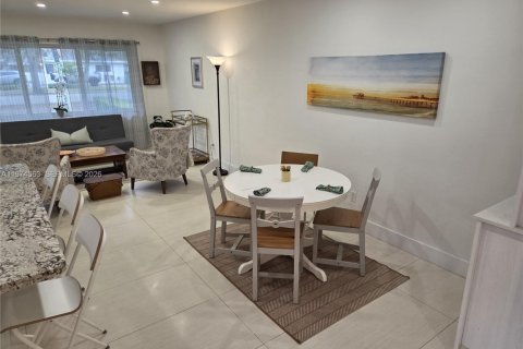 House in Pinecrest, Florida 3 bedrooms, 151.06 sq.m. № 2033639 - photo 9