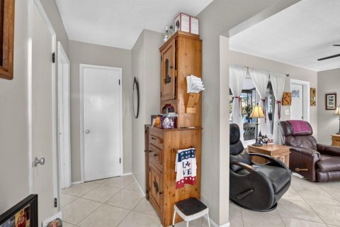 House in Oakland Park, Florida 2 bedrooms, 96.43 sq.m. № 2191078 - photo 6