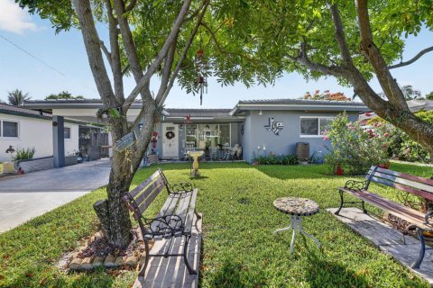 House in Oakland Park, Florida 2 bedrooms, 96.43 sq.m. № 2191078 - photo 3