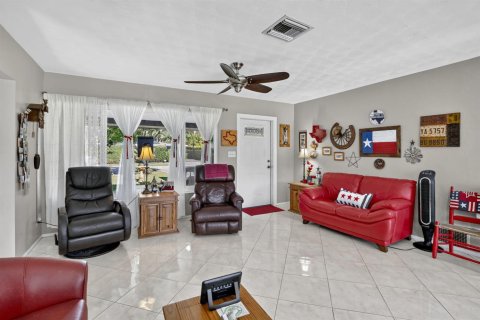 House in Oakland Park, Florida 2 bedrooms, 96.43 sq.m. № 2191078 - photo 8
