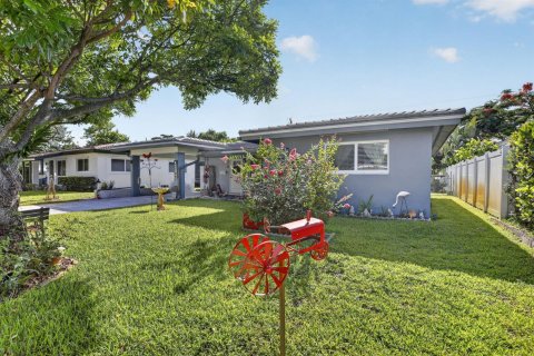House in Oakland Park, Florida 2 bedrooms, 96.43 sq.m. № 2191078 - photo 2