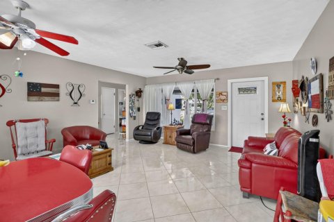 House in Oakland Park, Florida 2 bedrooms, 96.43 sq.m. № 2191078 - photo 7