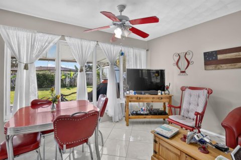 House in Oakland Park, Florida 2 bedrooms, 96.43 sq.m. № 2191078 - photo 17