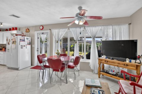 House in Oakland Park, Florida 2 bedrooms, 96.43 sq.m. № 2191078 - photo 15