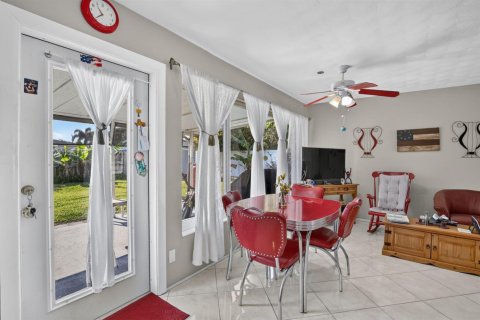 House in Oakland Park, Florida 2 bedrooms, 96.43 sq.m. № 2191078 - photo 16
